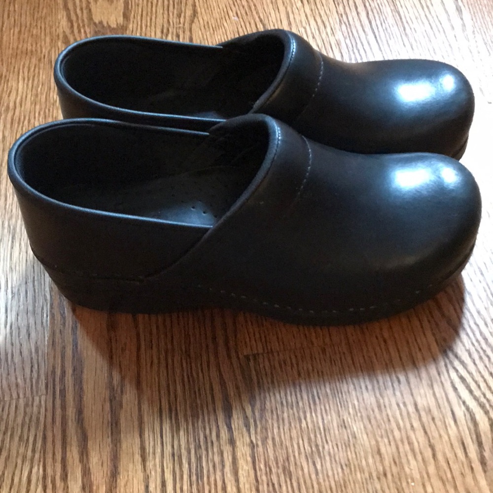 Size 40 Dansko clogs- maybe worn once!